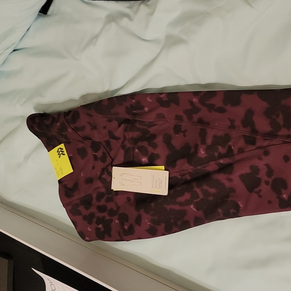 All In Motion. NWT  7/8 leggings, Mulberry, XL - Picture 2 of 2